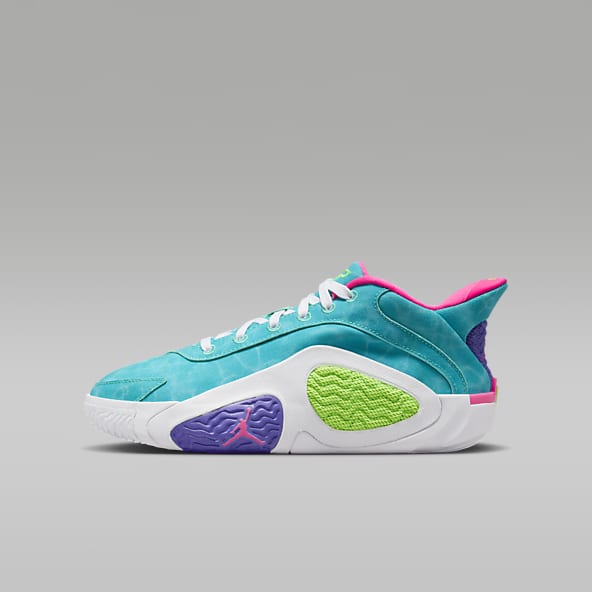 Kids Green Basketball Shoes. Nike IE